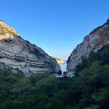 Holiday Home Stiniva Вис Екстериор снимка